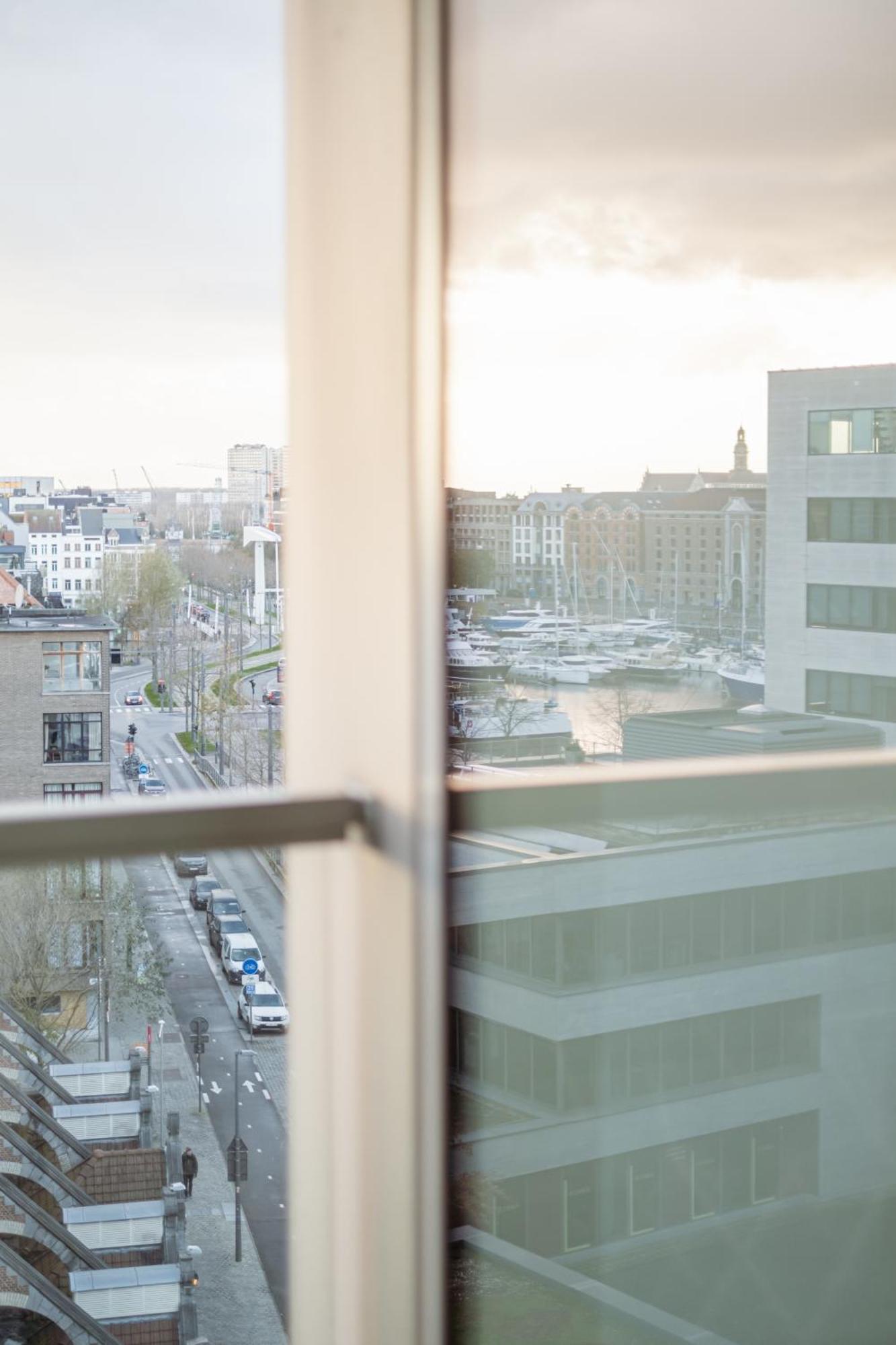 App Met Uitzicht Op 'T Mas En Ondergrondse Parking Apartment Antwerp Exterior photo